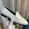 Designers Chaussures habillées pour femmes printemps et automne en cuir véritable pantoufle décontractée Trample Lazy boat Mocassins plats 35-42 classiques doux et confortables Chaussure de créateur à boutons