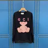 2022 Wysokiej jakości nowa oferta specjalna Autumn G + Pink Bear Naklejka haftowana litera okrągła szyja sweter damski starzejący się top z długim rękawem