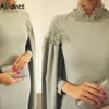 Vestidos de noite muçulmanos árabes do oriente médio de dubai com capa sálvia gola alta apliques de renda vestidos de festa de formatura mangas compridas kaftan marroquino robes de festa formal CL0568