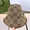 Stingy Brim Hats Designer Bucket Ats Designer em Luxury Fasion Sun Visor Clássico Duas Letras Beac Cap Outdoor Travel Caps Bom Bom OKVK