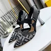 Sapatos de vestido de miçanos para feminino Triângulo de fivela de feminino SLINGBACKS Designer de luxo de luxo de duas cores Pérola mista de 6,5 cm de altura 35-42