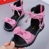 Childrens Menina Sandálias Verão Novo Estilo Arco Gladiador Sapatos Soft Back Back Zip Kids Princesa Sandálias Tamanho 27-35