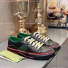 Läder 1977 Tennis Low Tops Sneaker Green and Red Web Shoes For Man Woman Classic White Sneakers Sporty Trainer Black Navy Blue