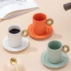 Tasses Petite tasse de luxe européenne et soucoupe avec poignée ronde peinte en or ensemble de tasse à café en céramique créative Couples tasses à expresso cadeaux