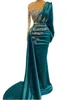 2022 Robes de soirée à manches longues modestes Porter une occasion formelle Porter des appliques en cristal d'or Perles Mermaid Hunter Sheer Neck Robe de soirée arabe