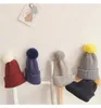 Autunno Inverno Bambino Bambini Cappelli lavorati a maglia Palla di pelo Berretti con teschio Color caramella Bambini che lavorano a maglia Cappello a cuffia caldo