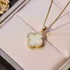 Mode nieuwe vierbladige klaver ketting vrouwelijke elegante meisjes hoogwaardige dubbelzijdige shell sleutelbeen ketting