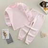 Bebek Tasarımcılar Erkek Kız Giyim Seti Pijama Setleri Saf Pamuk O-Neck Toka Yünlü Moda Katı Sweet Giyim Takım Pijama Uzun Kollu Üstler ve Pantolon Çocuk Choth