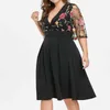 Sukienki plus size moda damska w stylu Casual, kwiatowy haft pół rękawa aplikacja sukienka z dekoltem w serek elegancka luźna do klubu na imprezę Vestidos #35Plus