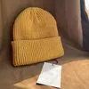 Hattar halsdukar uppsättningar designer beanie lyxhatt mössa stickad hatt skalle vinter unisex kashmir bokstäver avslappnad utomhus bonnet stickad 11 färg