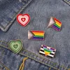 Rainbow Flag Letter Sceau Vêtements Broches Femme Femage Émail Anipon Épingle pour sac à dos Vêtements Badges de jupe Butges Brooc268n