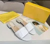 Designer- Femmes Mode Bas Sandal Summer Cuir Diapositives Appartements Lettre Sexy Sandales Dames Plage Tongs Dames Confort Chaussures De Marche