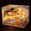 Poppenhuis met stofkap Poppenhuis miniatuur handgemaakt Casa DIY speelgoed voor kinderen Verjaardagscadeaus Kat Taart Dagboek H014