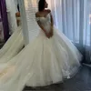 2022 Perline di lusso Abito da ballo Abiti da sposa Cappella Treno Corsetto Bianco avorio Tulle Principessa Abiti da sposa Pizzo Appliqued Off spalla Chiesa Abito da sposa