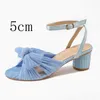 Klädskor veckade sommar kvinnor sandaler kvinnliga mesh tyg block hög klackar damer elegant fjäril knut sy retro sandaldress