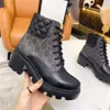 Najwyższej jakości designerskie buty Martens Kobiety jesienne zima nowe europejskie i amerykańskie tweedowe botki kostki z wysoką okrągłą głową i nogą but z nogą