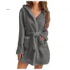 Vêtements de nuit pour femmes Femmes Robe de bandage en peluche Doux Confortable Pyjama chaud Douche d'hiver Spa Peignoir Sommeil Chemise de nuit Robe de chambre pour femmes