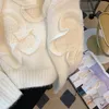 女性用の白い甘いフレンチヴィンテージプルオーバーセーター