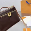 حقيبة مكياج مصممة أنيقة L-Letter Cosmetic Bag Women Women Beadings Ladies Brown Flowers Flowers Solid Leather All-Match Small Fresh Daily