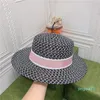 Casquettes de pêcheur tressées en herbe, chapeaux de plage d'été pour femmes avec ruban rose, chapeau respirant creux UV pour les vacances