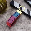 Keychain Brand Designer Key Chain Mens Luxury Car Keyring Women Fashion Bee Buckle Keychains Handgjorda läder Män väskor Pendant Tillbehör