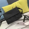 Bolso de lona de nailon negro para hombre y mujer, moda 2023, bolso de mensajero de marca para deportes al aire libre, Mini bolsos de mensajero, billetera de bolsillo con cremallera 1BD258 1BD255