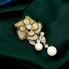 Womens Brooch Flowers Fashion Corsage Pearl Brooches for Women 3A Zircon Lady Pins Vintage Elegant Dress Camellia Pins Top Quanlitly Button Pin Scarf Buckle