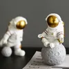 Figurines d'astronautes en résine, 3 pièces, Sculpture moderne, Miniatures, ornements de Table, figurine de cosmonaute, décoration de maison, 220811