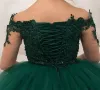 Söt prinsessan Flower Girls Dresses Wedding Off Shoulder Long Hleeves Lace Pärlor Tulle Puffy Ruffles Party Children For Birthday Girl Pageant Gowns 403