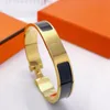 Ontwerp Bangle Hoge kwaliteit Vrouw Armband Designer Sieraden 4 Kleur Gouden Gesp Armbanden Rvs Mode-sieraden manchet Bangles