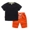 Yaz markası logo eşofman setleri bebek giysileri takım elbise çocuklar moda kızlar pamuk tişört şort 2pcs/set toddler rahat giyim çocuklar