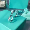 Diseñadores Ring Fashion Luxury Classic Rings Plata Sterling Black Women Jewelry Versátiles Joyas de boda Amantes de regalos Estilo de aniversario bien agradable