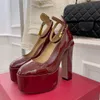 Tan-Goプラットフォームポンプシューズチェリーパテントレザーハイヒールアンクルストラップチャンキーヒールブロックヒール155mmラウンドトゥドレス靴女性高級デザイナーファクトリーフットウェア