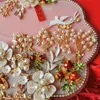 Design originale Matrimonio Sposa Ventaglio a mano Perle di cristallo cinese Fiore in metallo Decorativo per la casa Po StudioPography Puntelli 220505