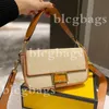 Bolsas de ombro de estilista de moda feminino grande capacidade baguete da moda Bolsa de temperamento transversal múltipla coloração carteiras de luxo