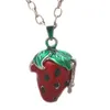 Pendentif Colliers Vintage Y2K Forme de fraise rouge Boîte en laiton Ouvrable Pet Cendres Cheveux Souvenir Collier avec longue chaîne Bijoux Cadeaux