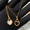 2022 Ins Natural Fritillary Black Onyx Dubbelsidig kärlek Halsband Kvinnlig nisch Peach Heart Design Gold Fashion All-Match Jewelry