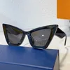 Solglasögon Senaste Milan Catwalk Mens Cat Eye Sharp Corner Black Frame Green Lens med Symbol Fashion Trend Z261W Mens Glasses Z2617215593