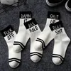 Chaussettes Homme Été Homme Pur Coton Blanc Noir Rouge Couleur Lettre Rayure Motif Unisexe Mode Cool Drôle Femmes Street Sports SoxMen's