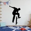 Pegatinas de pared Skater Tricks Silhouette Art Decal Skateboard Sports Sticker para la decoración de la vida del hogar extraíble A002804