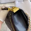 France Womens Boy Top Handle Quilted Bags Classic Medium Flap Lammfell Geldbörse Gold Metal Hardware Chain Strap Crossbody Shoulder Ou276M