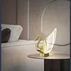 Lampada da tavolo Creative Gold Swan Post Modern Luxury Designer Studio Camera da letto Lampada da comodino a LED