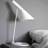 Lampada da tavolo nordica personalità creativa retrò semplice e moderna lampada da comodino per camera da letto per bambini lampada da studio H220423