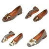 Chaussures en cuir Fashion Fashion Perles Perges de printemps Pompe carrée Toe Set Foot Locs décontracté talon épais 2206177015494