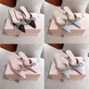2022 Tasarımcı Sandalet Kadın Lüks Yüksek Topuklu Terlik Deri Bowknot Candy Renk Kauçuk Jöle Flip Flip Flips Slayt Düğün Partisi Dating Elbise Ayakkabı