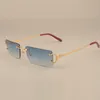 Enkla solglasögon 4193827 med små rektangulära linser och stora C-armar av metall