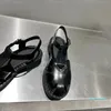 Designer Mulher Sandals de borracha esportiva calçados de praia Plataforma feminina Saltos de sandália Black White Notched1692134