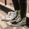 Scarpe Sk8 hi thumb tela graffiti anatra mandarino scacchiera asimmetrica uomo donna amanti sport tempo libero skateboard