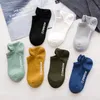 Calcetines para hombre Moda Hombres Sólido Algodón Casual Tobillo Cómodo Anti-sudor Corto Verano Escuela Oficina Medias de corte bajo Stock listo para hombre