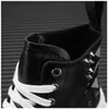 Rivetes de botas de bota de garanhão Sapatos de plataforma de plataforma de plataforma Trendy Boots ao ar livre Moda Casual Sneaker Casual